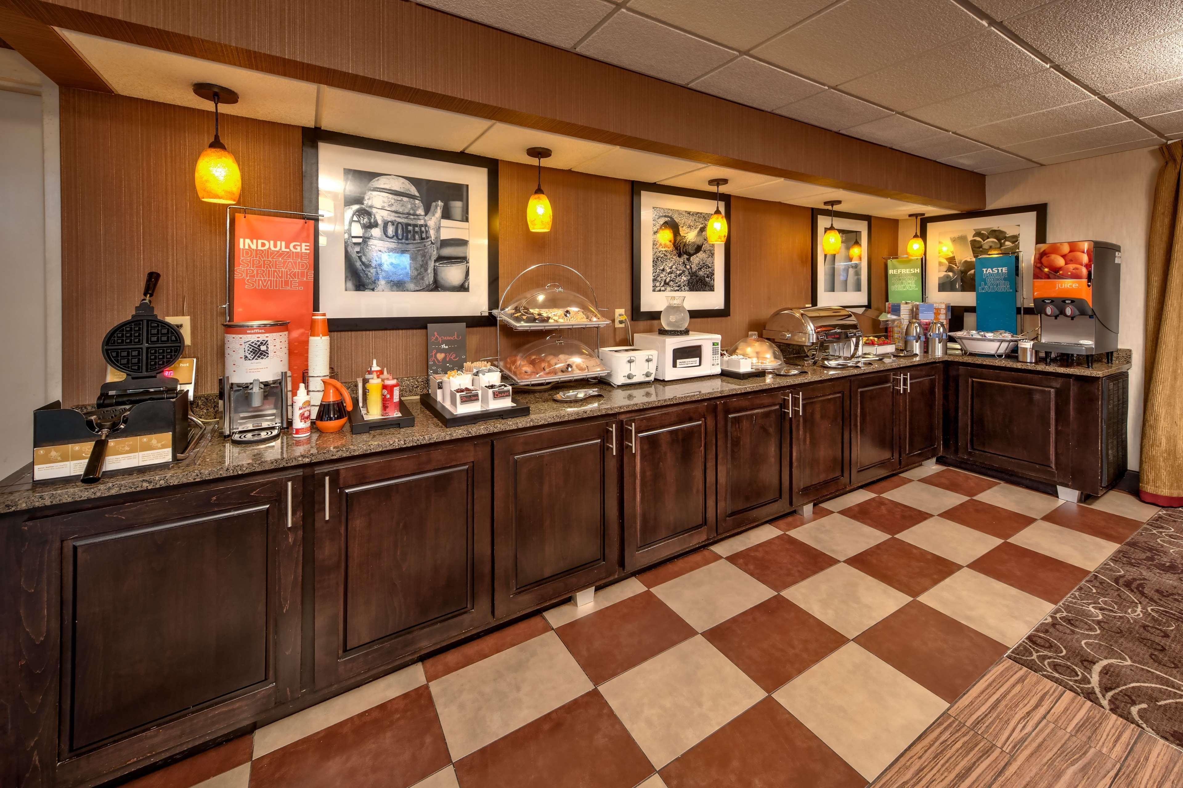 Hampton Inn By Hilton Clarksville Exterior photo