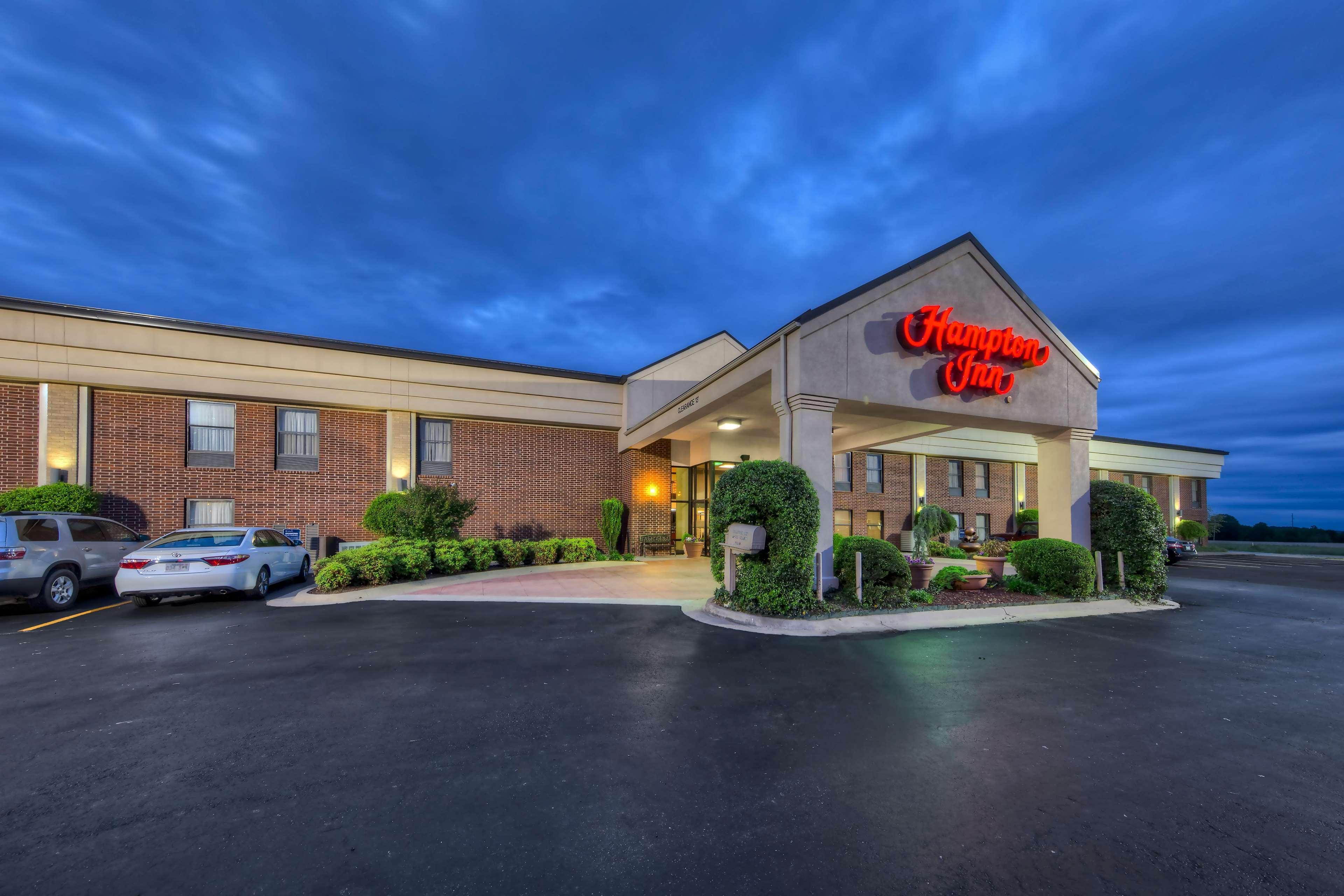 Hampton Inn By Hilton Clarksville Exterior photo